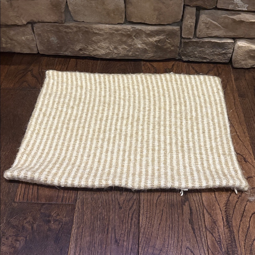 Pottery Barn 14x20 pillow cover - Picture 3 of 3